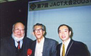 （左）渥美和彦医学博士、（中央）丹羽靱負医学博士、（右）松川